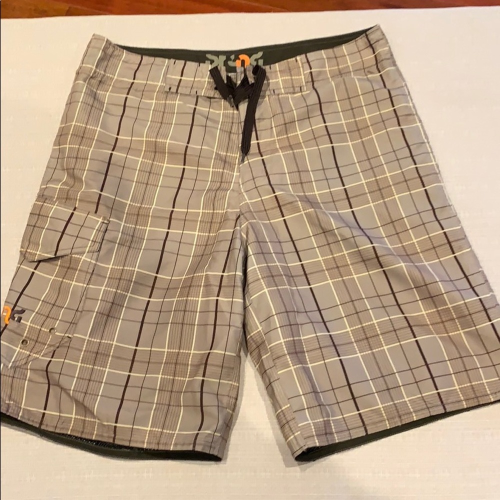 Men’s shorts or swim trunks size 34